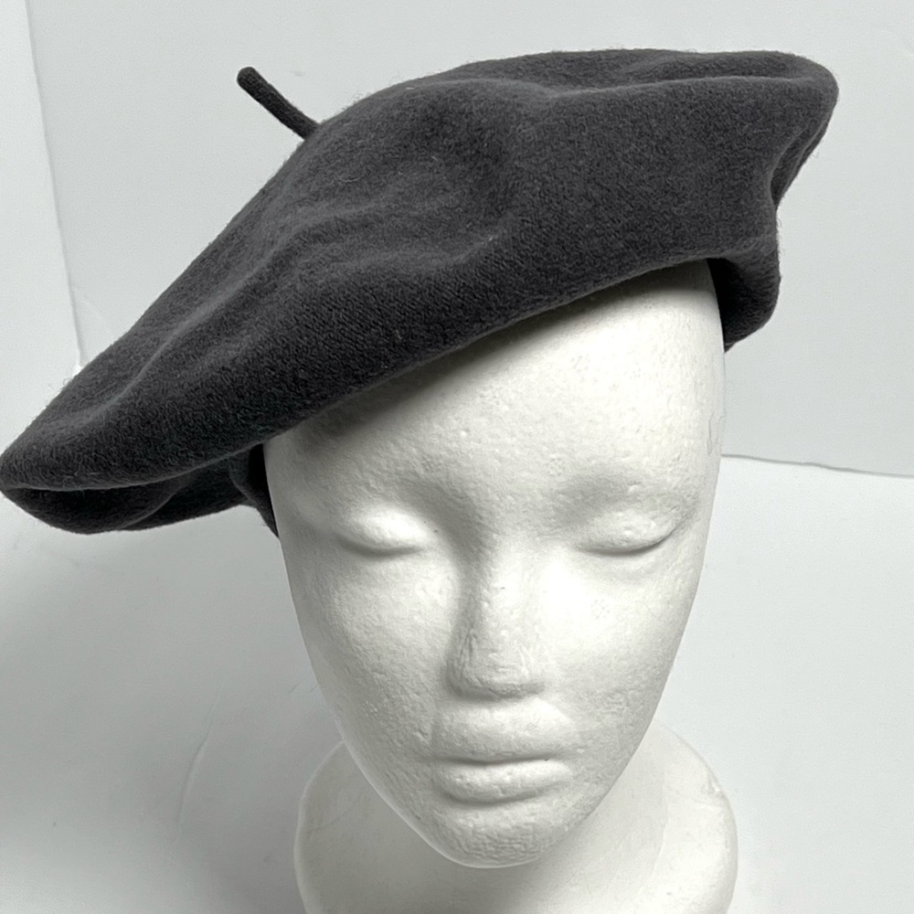 Parkhurst Cute and Chic Retro 100% Wool Berets lot of 2, 1 gray and 1 navy O/S